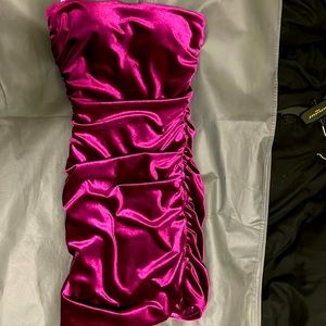 Never been worn got it for hoco ended up not going Ruston la pick up only